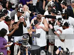 掘金约基奇再送三双