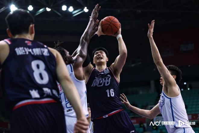 广东宏远CBA战胜宁波男篮胡明轩关键得分(广东宏远cba战胜宁波男篮胡明轩关键得分是多少)